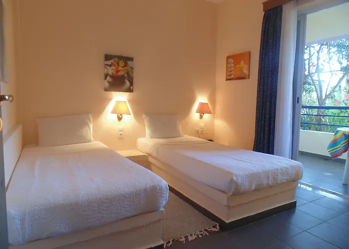 Heliotopos Apartmanhotel Toló